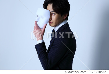 帶面具的銷售圖像 126510584