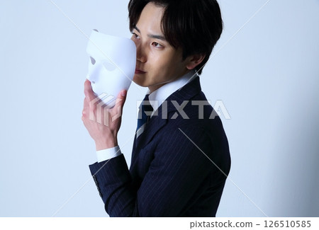帶面具的銷售圖像 126510585