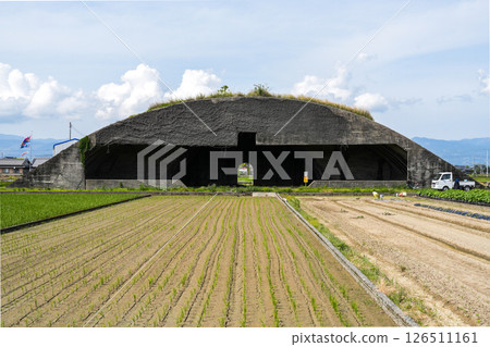 Maehama Bunkers, Nangoku City, Kochi Prefecture (War relics and airplane hangars suddenly appear in the rural landscape) 126511161