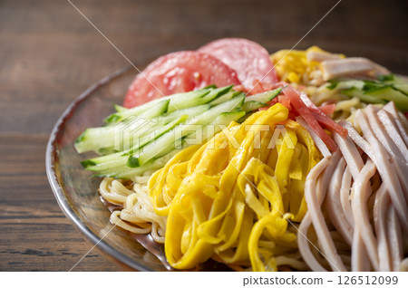 Cold Chinese noodles 126512099