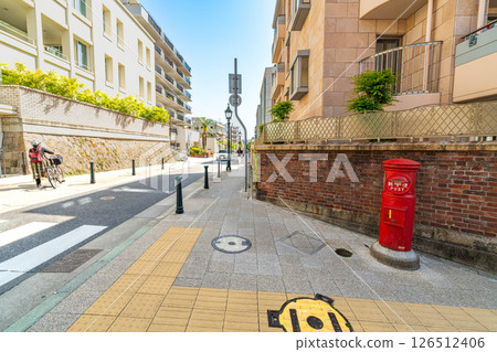 [Important Preservation District for Groups of Traditional Buildings] Kitano-cho Yamamoto-dori, Yamamoto-dori 1 seen from the intersection of Yamamoto-dori 3-chome, Chuo Ward, Kobe City, Hyogo Prefecture 126512406