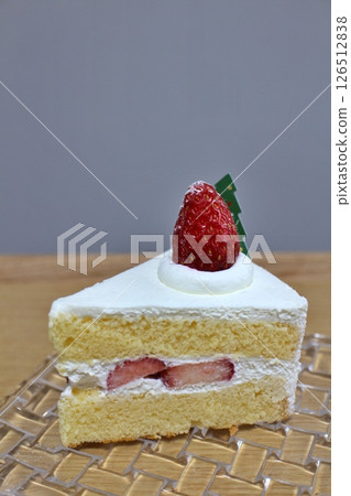 Strawberry Christmas shortcake purchased at a pastry shop in Tokyo 126512838