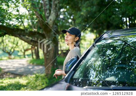 一個女人下車 126512928