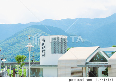 台灣2024花蓮富里站火車風景,晴朗的天空和山脈背景。適用旅遊、交通、鄉村旅遊主題。台灣富力 台灣2024花蓮富里站火車風景,晴朗的天空和山脈背景。適用旅遊、交通、鄉村旅遊主題。台灣富力 126513131