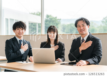 Male and female businessmen meeting in a conference room (trust, peace of mind, sincerity, confidence) 126513263