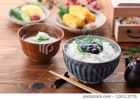 Freshly cooked rice and seaweed tsukudani (simmered in soy sauce) - a Japanese breakfast 126513770