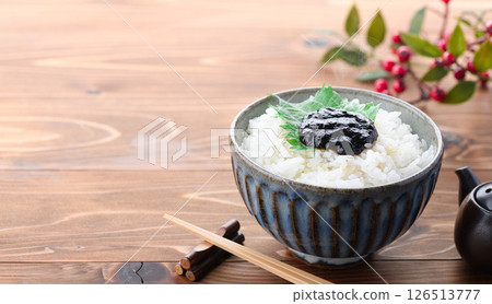 Freshly cooked rice and seaweed tsukudani (simmered in soy sauce) - a Japanese breakfast Freshly cooked rice and seaweed tsukudani (simmered in soy sauce) - a Japanese breakfast 126513777