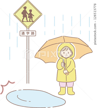 一名小學生無法在被大雨淹沒的學校道路上行走 126513778