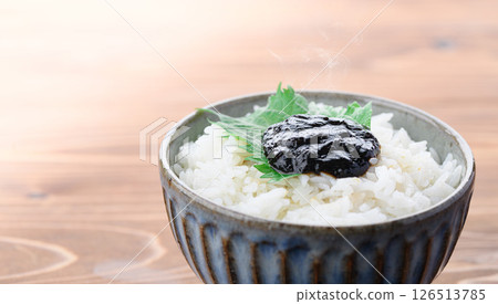 Freshly cooked rice and seaweed tsukudani (simmered in soy sauce) - a Japanese breakfast Freshly cooked rice and seaweed tsukudani (simmered in soy sauce) - a Japanese breakfast 126513785