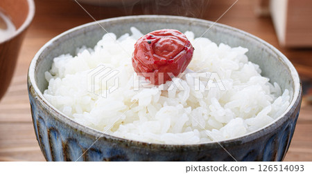早餐形象：梅子飯、味噌湯、配菜 126514093