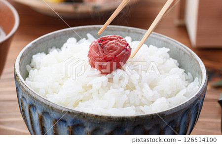 早餐形象：梅子飯、味噌湯、配菜 126514100