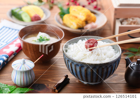 早餐形象:梅子飯、味噌湯、配菜 早餐形象:梅子飯、味噌湯、配菜 126514101