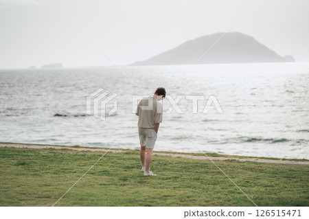 A man in his 30s working remotely at a resort 126515471