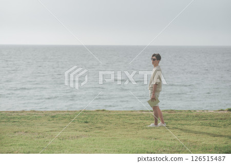 A man in his 30s working remotely at a resort 126515487