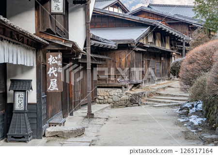 妻籠宿的街道上仍殘留著積雪 126517164