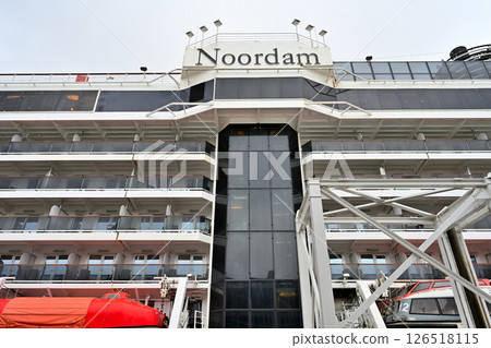 豪華郵輪「MS Noordam」號停靠神戶港碼頭 126518115