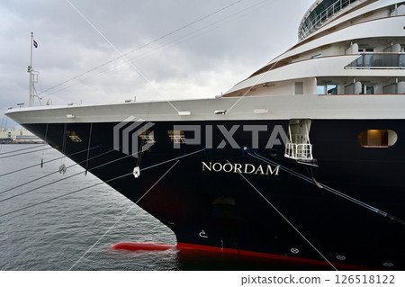 豪華郵輪「MS Noordam」號停靠神戶港碼頭 豪華郵輪「MS Noordam」號停靠神戶港碼頭 126518122