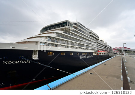 豪華郵輪「MS Noordam」號停靠神戶港碼頭 豪華郵輪「MS Noordam」號停靠神戶港碼頭 126518123
