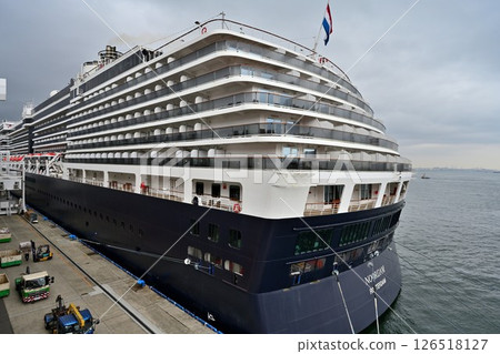 豪華郵輪「MS Noordam」號停靠神戶港碼頭 126518127