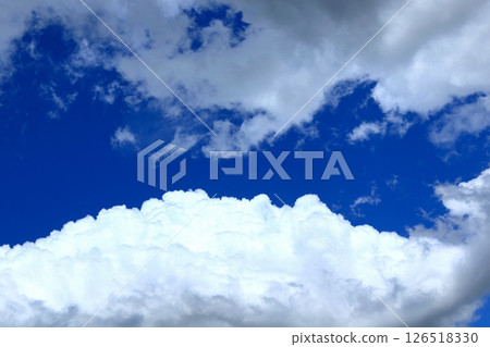 八月天空升起的積雨雲 126518330