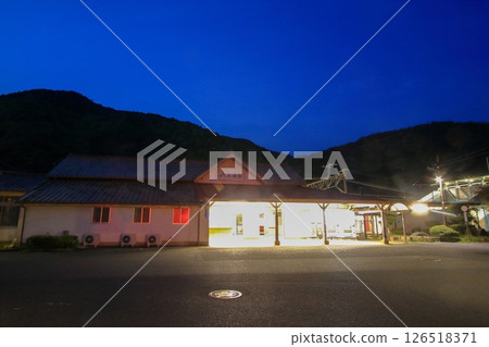 藍色時刻的安浦站（吳線） 126518371