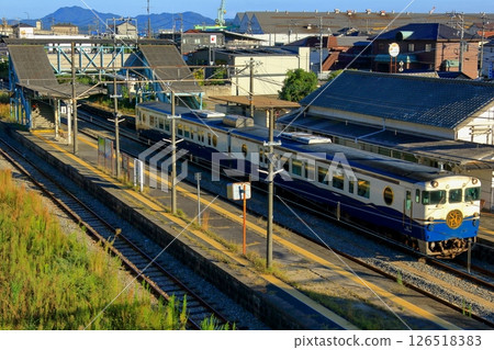 途經安浦站的觀光列車（吳線） 126518383