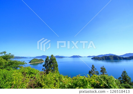 The vibrant green of Oshiba Island in early summer The vibrant green of Oshiba Island in early summer 126518413
