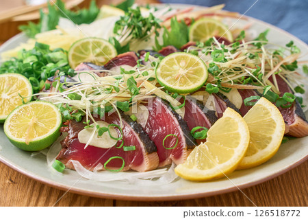 佐料豐富的鰹魚片 126518772