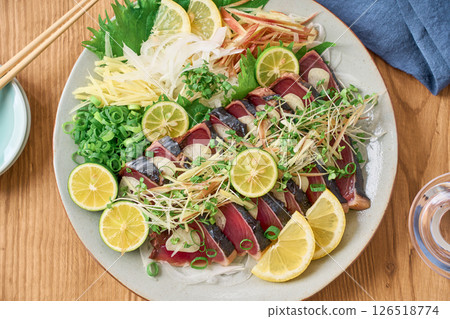 佐料豐富的鰹魚片 佐料豐富的鰹魚片 126518774