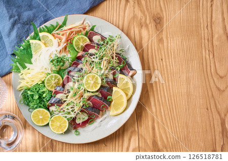 佐料豐富的鰹魚片 佐料豐富的鰹魚片 126518781