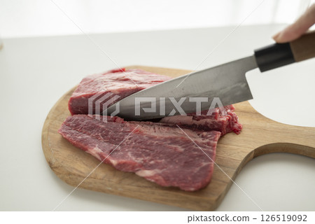 將牛肉切成塊 126519092