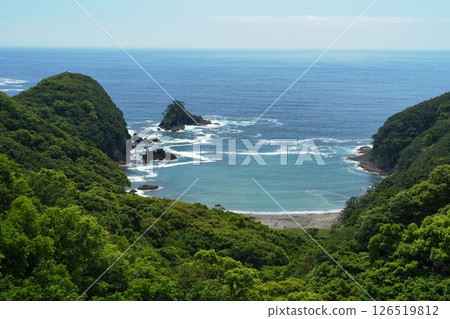 White-capped reefs and the Pacific Ocean as seen from Minami-Awa Sun Line in Tokushima Prefecture Ver4 126519812
