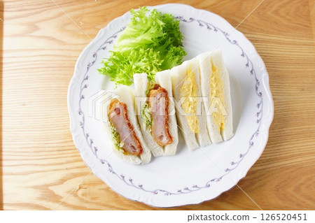 雞蛋三明治和蝦肉三明治 雞蛋三明治和蝦肉三明治 126520451