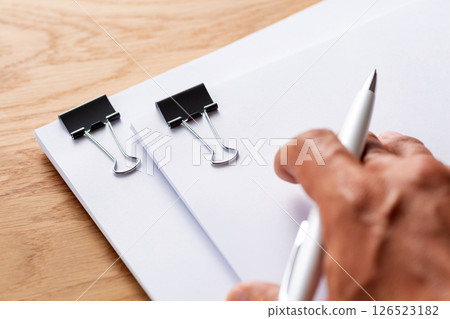 Documents clipped 126523182