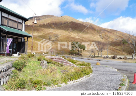 西中國地區的山脈景觀 西中國地區的山脈景觀 126524103