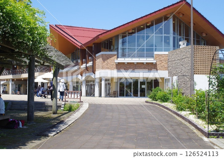 View of the building of the North Information Center of Bihoku Hills Park 126524113