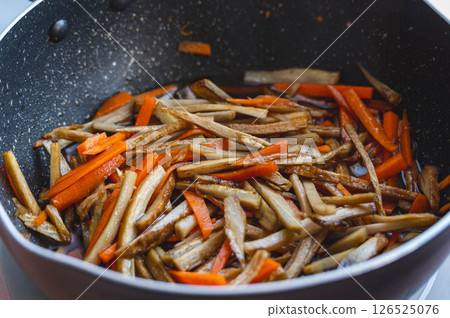 Making Kinpira Burdock Making Kinpira Burdock 126525076