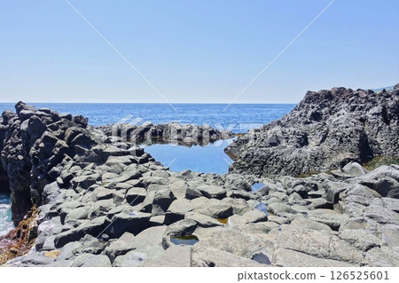 城崎海岸自然步道的壯麗景色 城崎海岸自然步道的壯麗景色 126525601