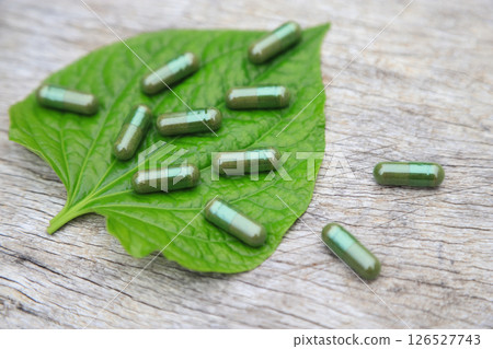 Herbal capsules from green herbal on leaf for healthy eating in daily life. capsules from watercress. Herbal capsules from green herbal on leaf for healthy eating in daily life. capsules from watercress. 126527743
