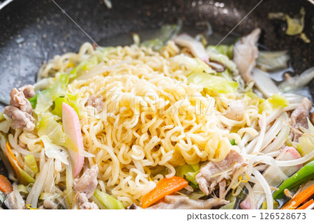 製作泡麵 126528673