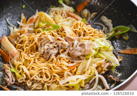 Instant fried noodles Instant fried noodles 126528810