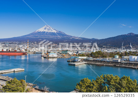 Tagonoura Port in Fuji City and Mount Fuji (Shizuoka Prefecture) 126529335