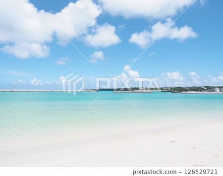 與論島的蔚藍大海 126529721