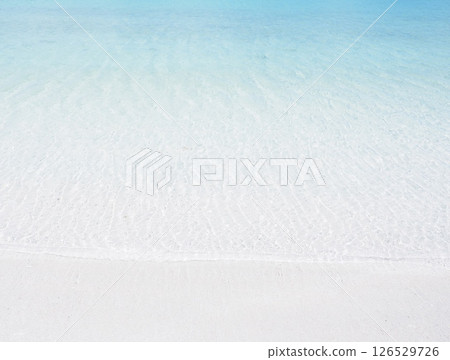 與論島的蔚藍大海 126529726