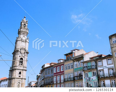 Clérigos Church Tower (Igreja dos Clérigos) and the streets of Porto (Portugal) 126530114