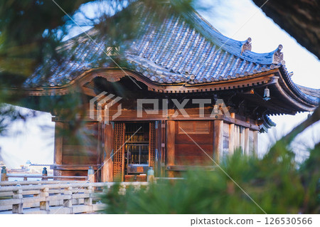 [萬月寺浮見堂] 漂浮在琵琶湖上的美麗寺廟 126530566