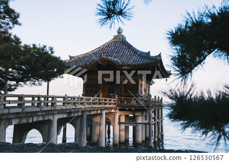 [萬月寺浮見堂] 漂浮在琵琶湖上的美麗寺廟 126530567