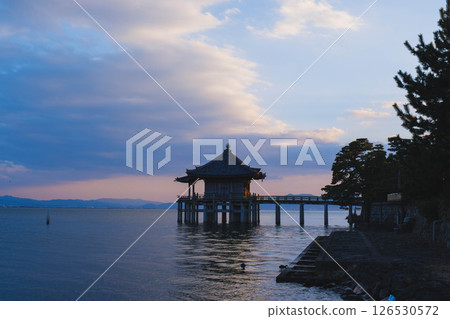 [萬月寺浮見堂] 漂浮在琵琶湖上的美麗寺廟 126530572