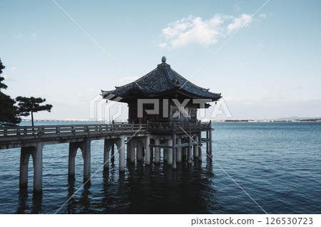 [萬月寺浮見堂] 漂浮在琵琶湖上的美麗寺廟 126530723