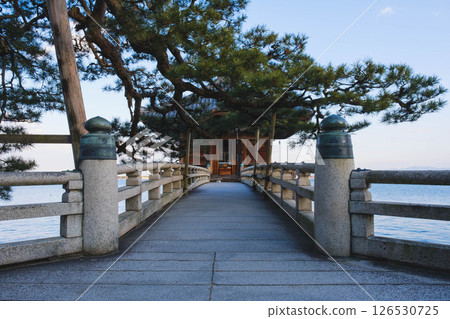 [萬月寺浮見堂] 漂浮在琵琶湖上的美麗寺廟 126530725